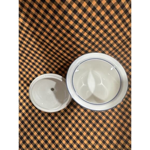 Lenox Chinastone "Poppies On Blue" - Sugar Bowl with Lid And Creamer Set - Picture 2 of 7